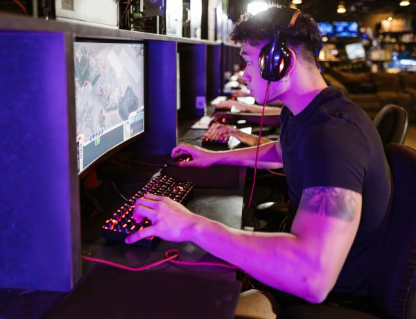 Online Gaming is Shaping the Future