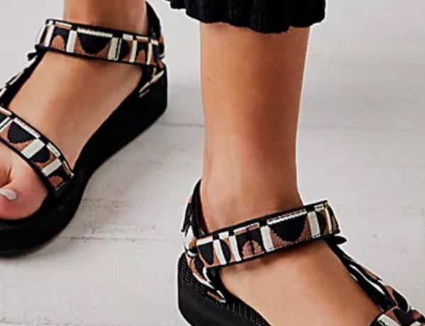 the-33-best-comfy-&-effortless-sandals-to-strap-onto-your-feet-this-summer