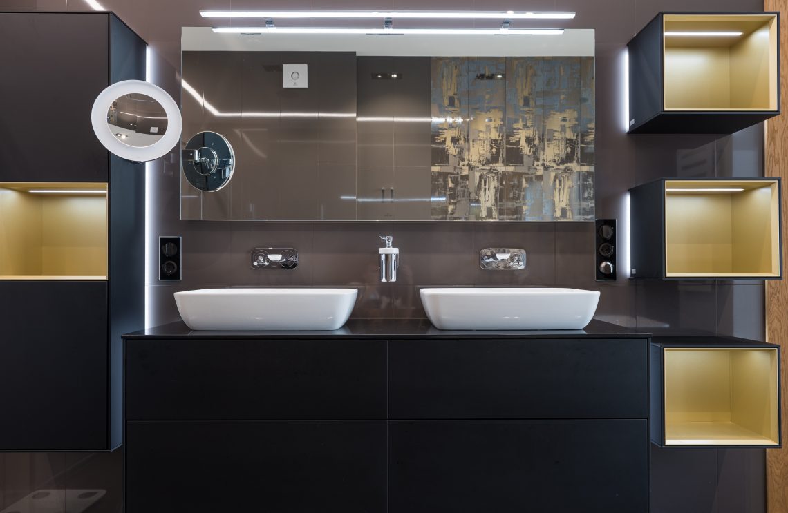vanity lights and mirrors