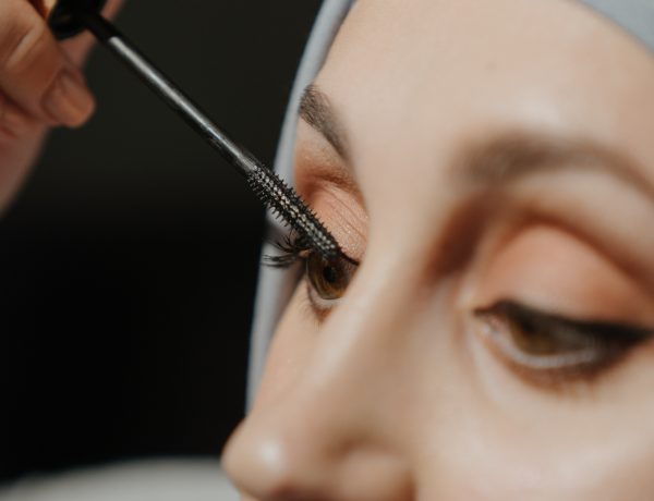 using a lash serum