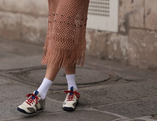 16-outfits-that-prove-the-“wrong-shoe-theory”-right