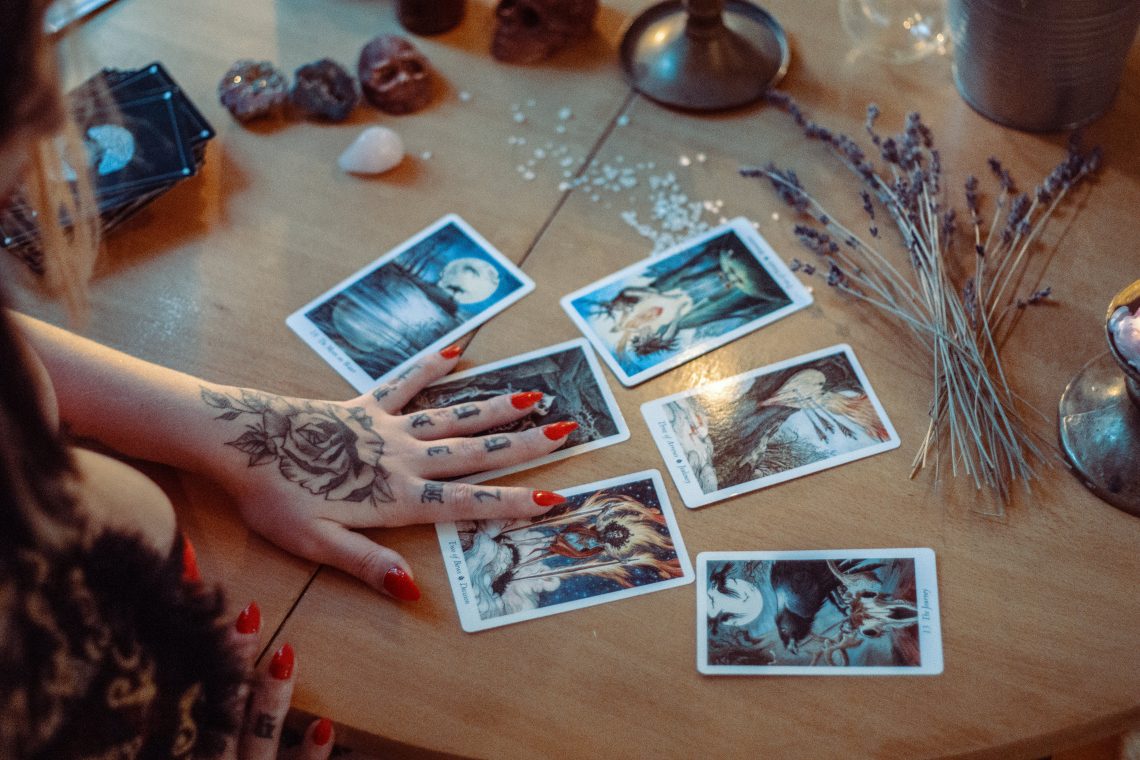 How to Use Tarot