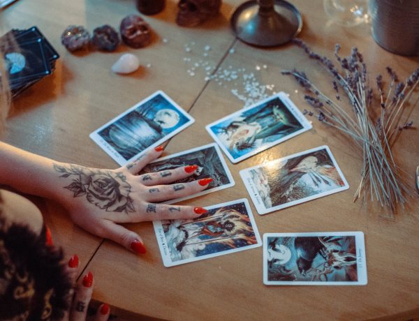How to Use Tarot
