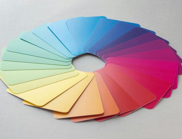 Online Color Prediction Games