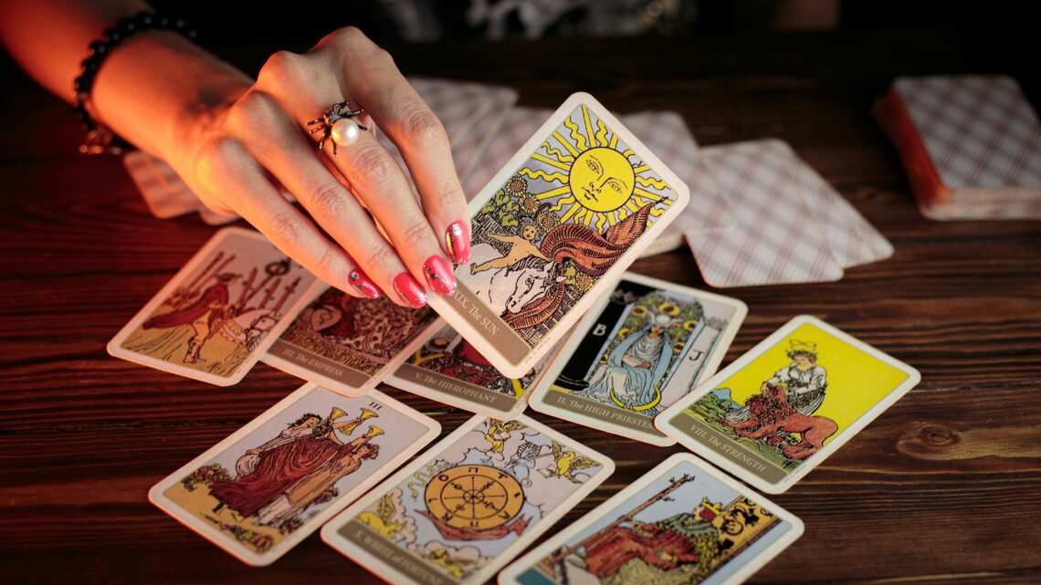 How to Use Tarot
