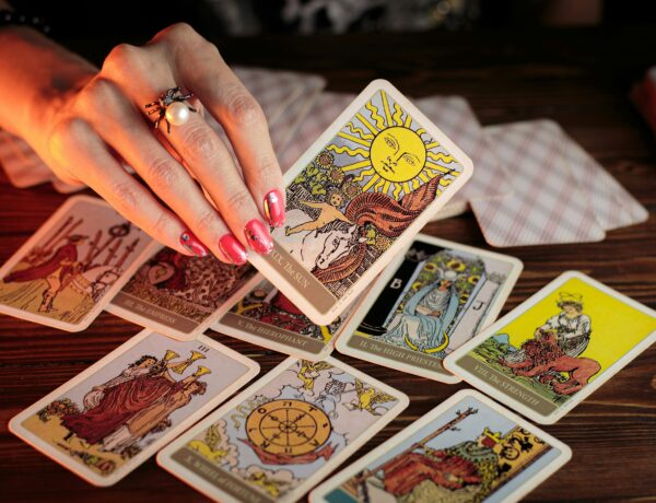 How to Use Tarot