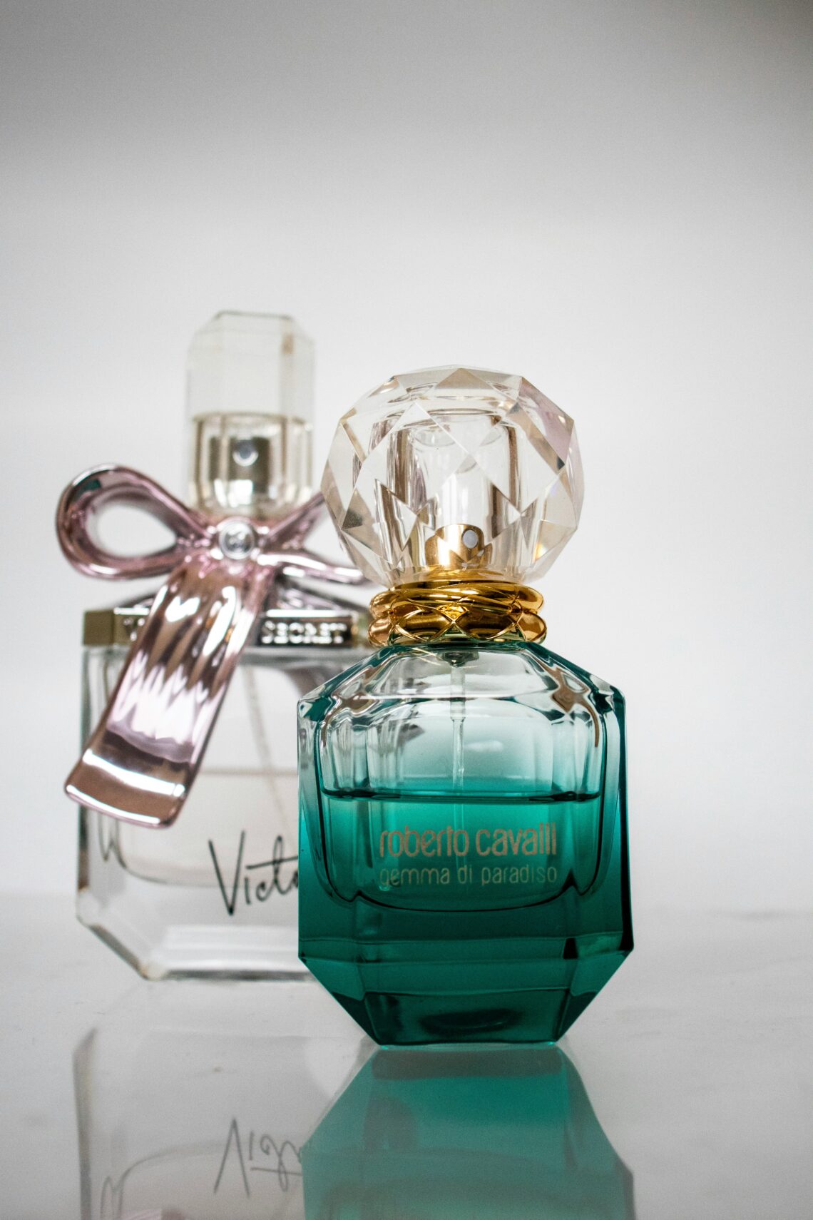 Those two are my most favourite perfumes. I capture them for the concept “Product photography”.