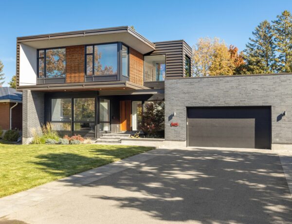 Anrug Homes
