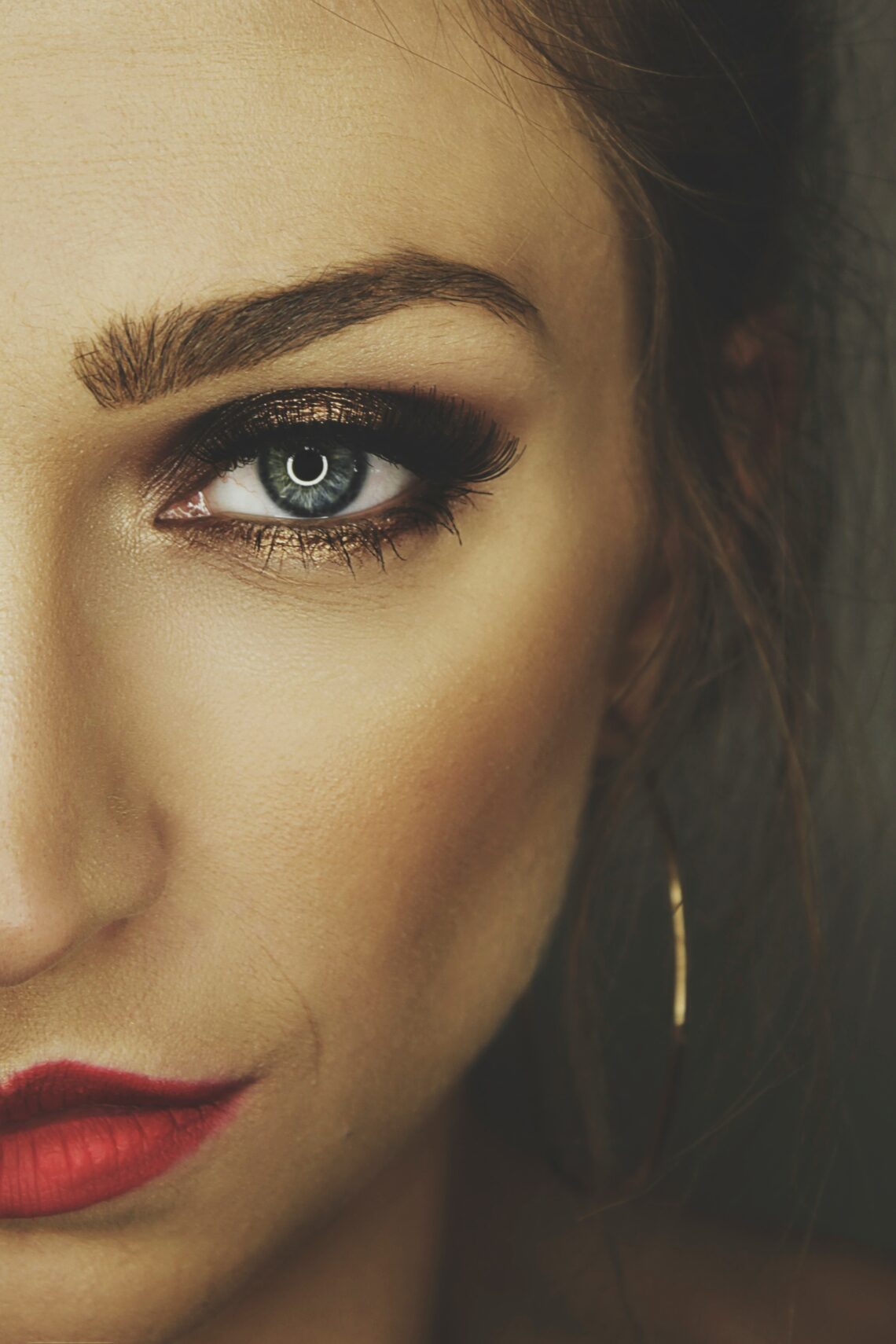 professional eyebrow shaping