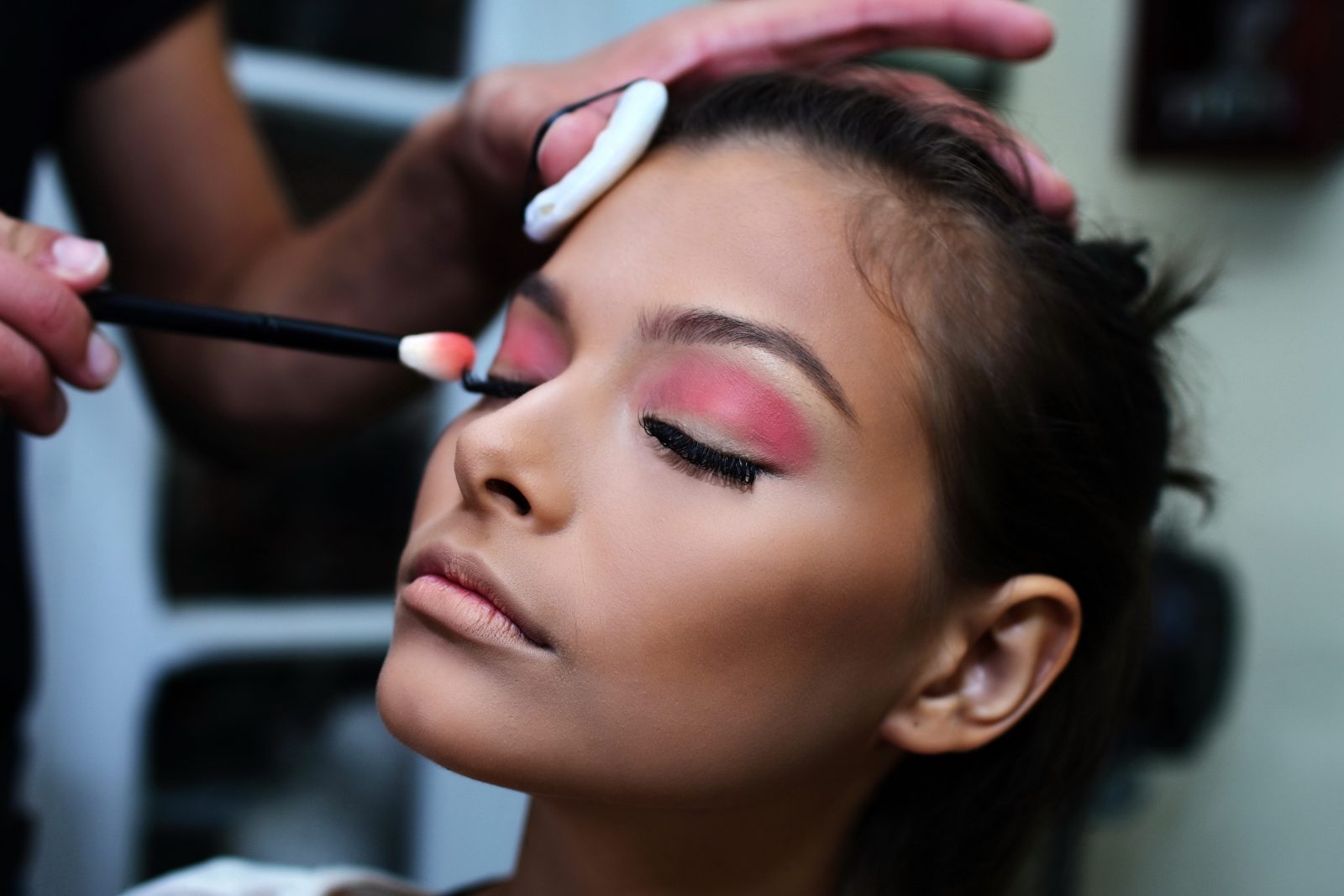 Master the Glow: The Best Makeup Artist Course