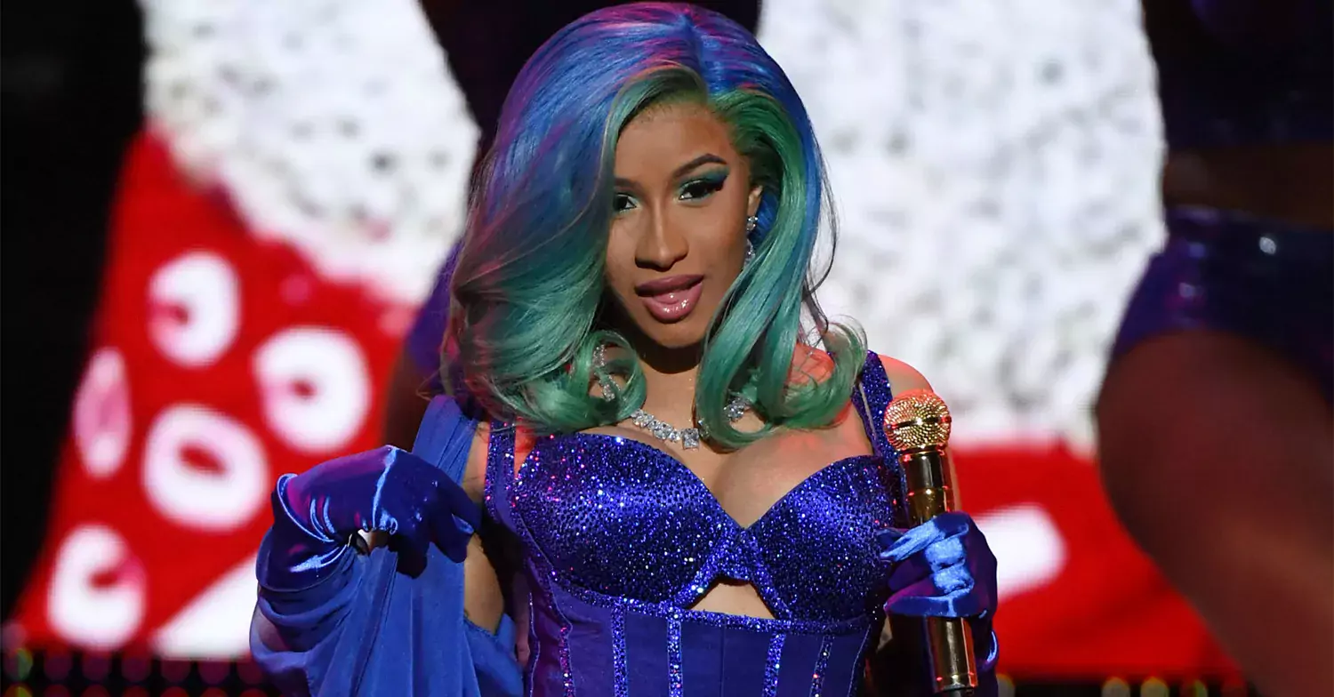 The 17 Most Iconic Wigs Cardi B Has Ever Worn  Black hair 90s, 90's  hairstyles, Cardi b hairstyles