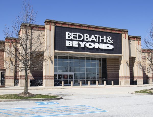 Noblesville - Circa April 2020: Bed Bath & Beyond store. Bed Bath & Beyond carries cleaning supplies, health, wellness and personal care products.