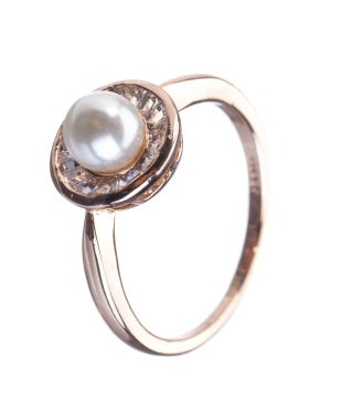 golden ring with pearl