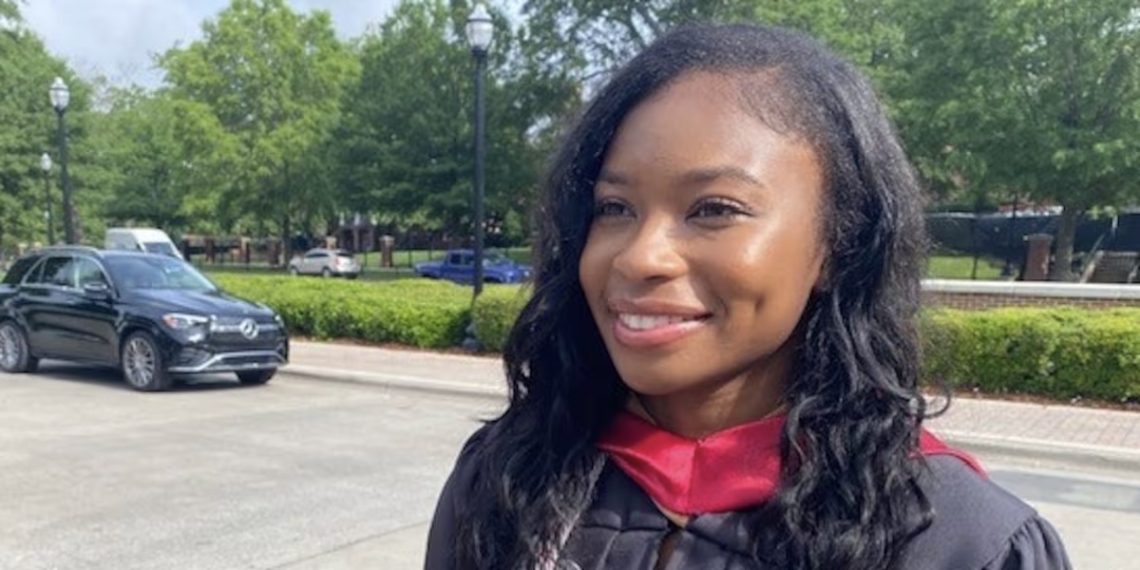 17-Year-Old LeAnna Roberts Obtains Master’s Degree From The University Of Alabama