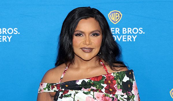 Mindy Kaling Rocks Teal Swimsuit After Welcoming Third Child: Photo – Hollywood Life