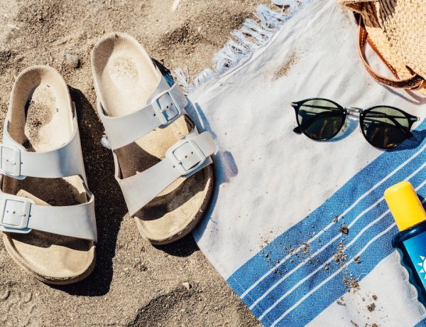 13 Best Sandals For Flat Feet That Don’t Just Look Like Old Lady Shoes