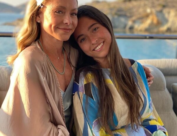 Kelly Ripa Reacts to Daughter Lola Consuelos Posting Topless Photo