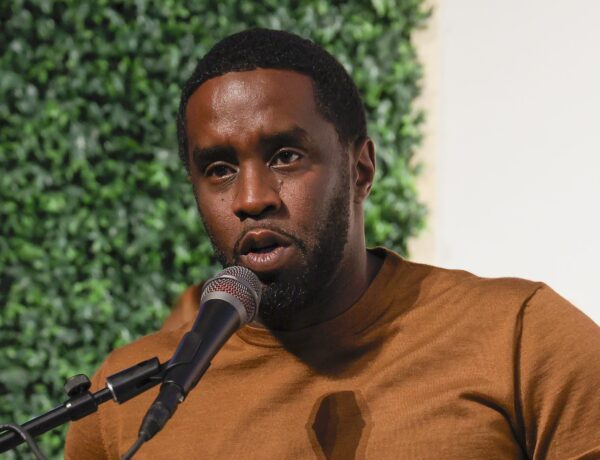 Sean ‘Diddy’ Combs’ Alleged Text Messages After Cassie Assault – Hollywood Life