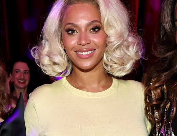 Beyoncé Channels Marilyn Monroe in Bombshell Look at Glamour Ceremony