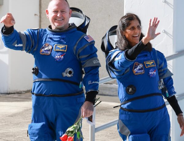 Why NASA’s 2 Astronauts Are Now Stuck in Space for Even Longer