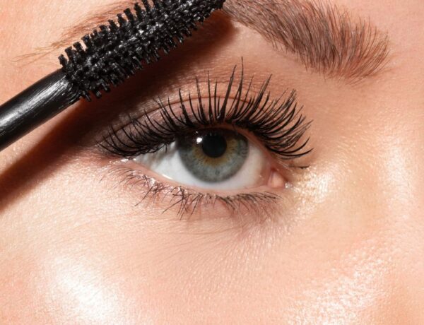 Get Bold, Beautiful Eyelashes This Holiday Season