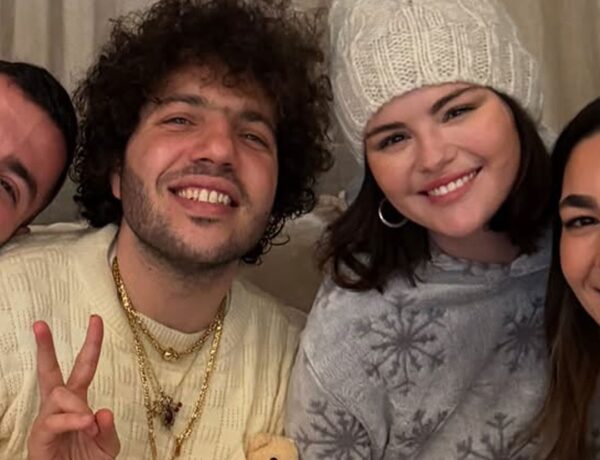 See Selena Gomez and Benny Blanco’s Steamy Holiday Kiss