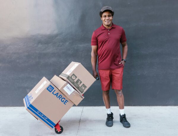 How Can Cross-Dock Services Help Avoid Delays During Peak Shipping Season in Utah?