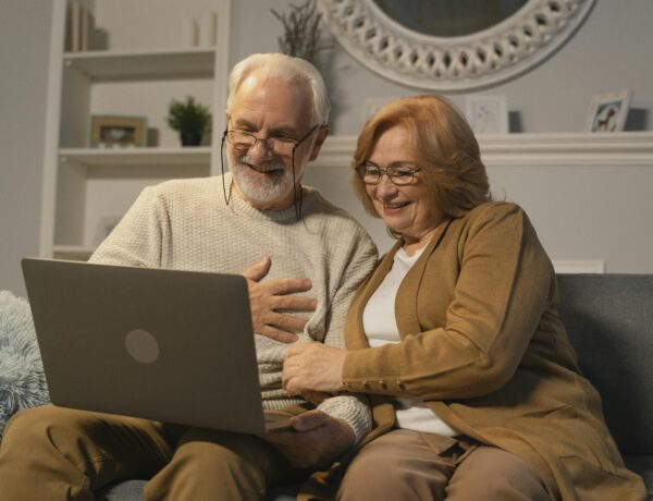 How Senior Living Lifestyle Programs Support Active Aging