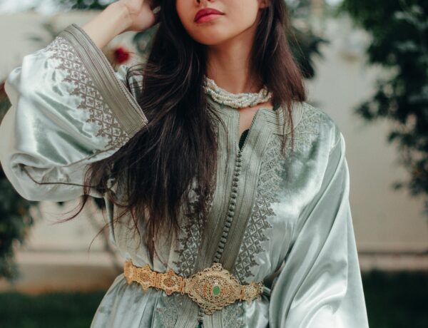 The Ultimate Guide to Silk Kaftans: Elegance, Comfort, and Timeless Style