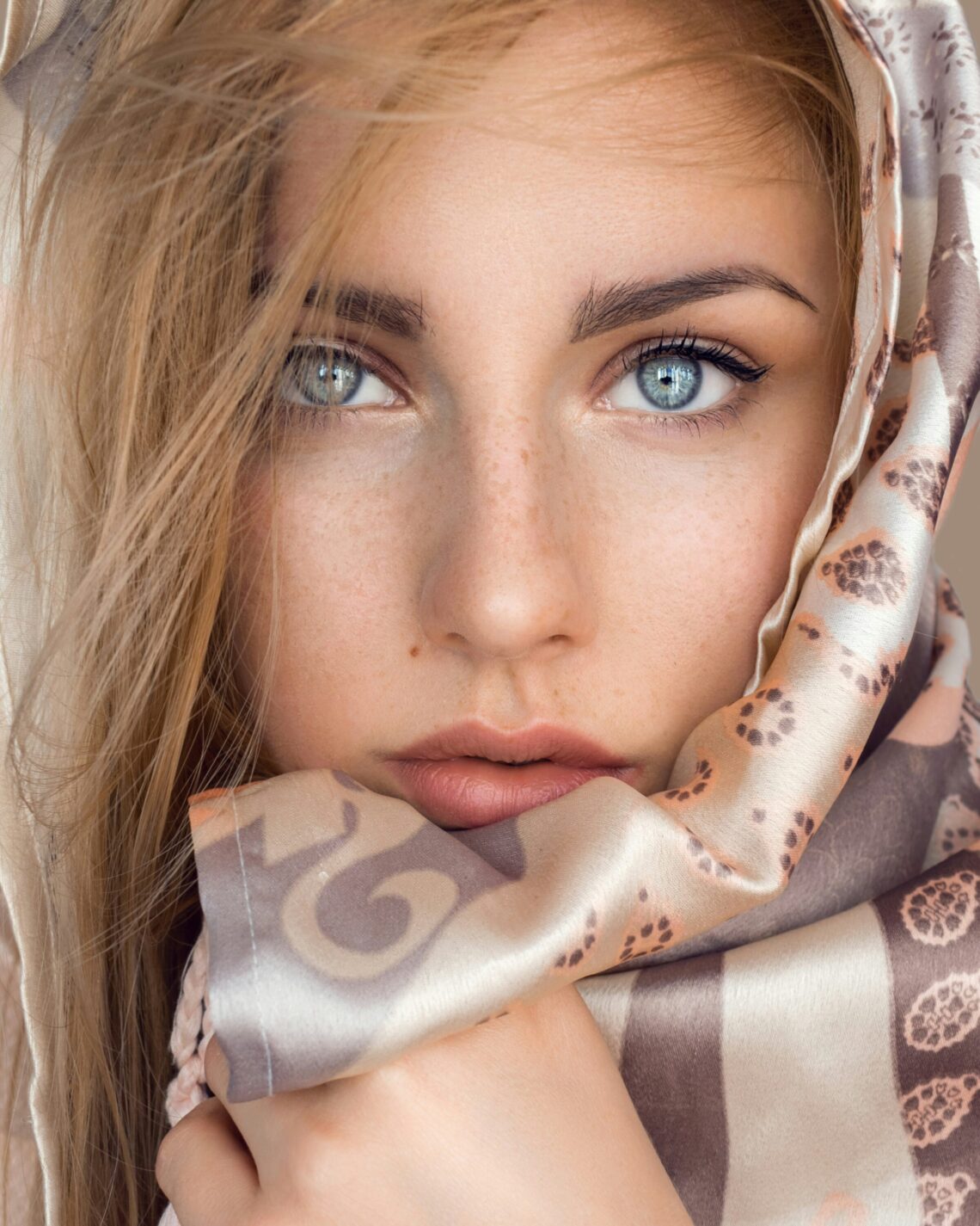 Discover the Timeless Elegance and Versatility of Silk Scarves: A Style Guide