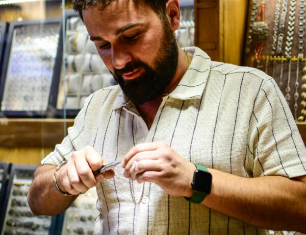 How Do Locals Get Immediate Jewelry Pawn in Orlando?