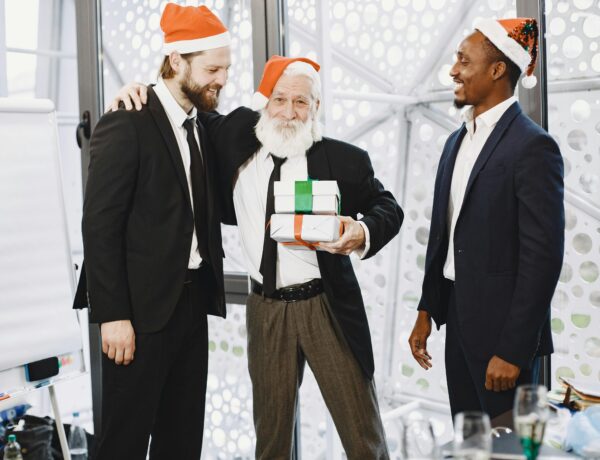 Client Gifting Done Right: Tips to Stay Memorable Without Overdoing It