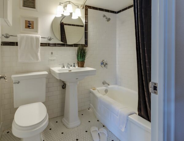 Small Bathroom Bath Selection: Making the Most of Limited Space