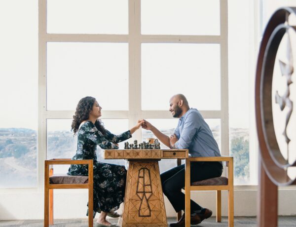 How to Dress to Impress on a First Date