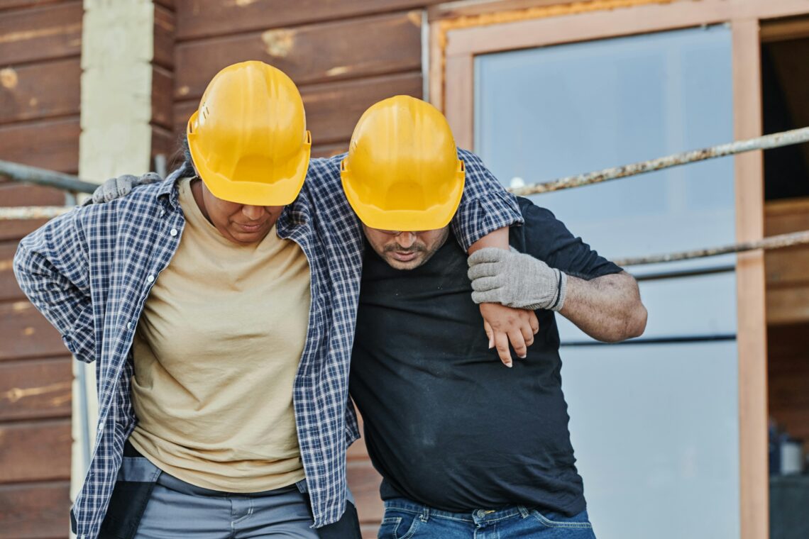Why Construction Injuries Often Look Minor at First but Turn Serious After Workers Leave the Site