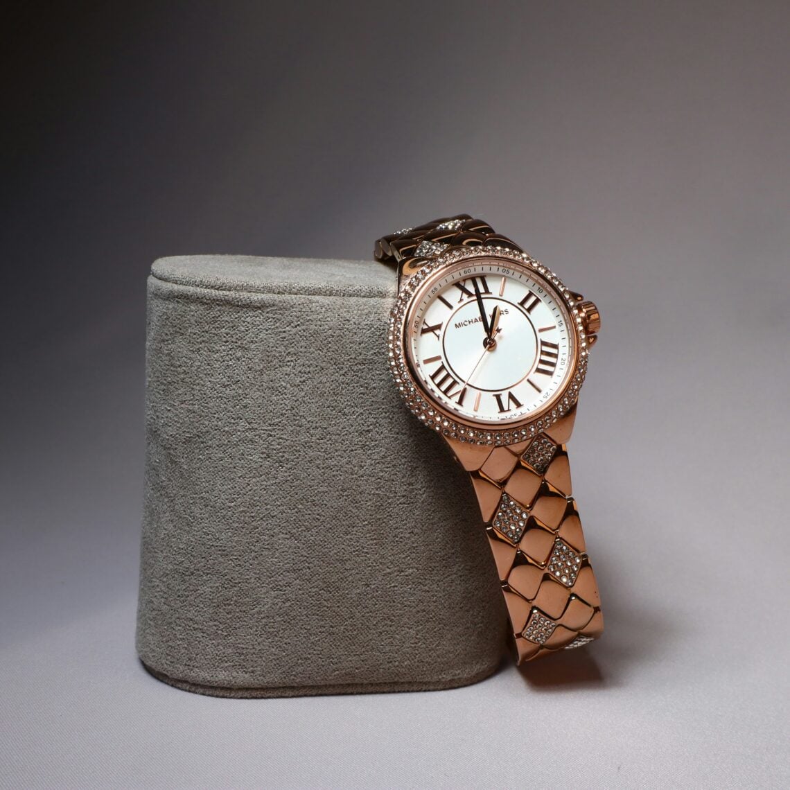 The Watch Band Size Guide for Women — Why 16mm, 17mm, and 18mm Changes Everything