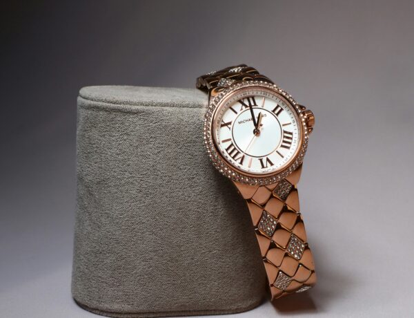 The Watch Band Size Guide for Women — Why 16mm, 17mm, and 18mm Changes Everything