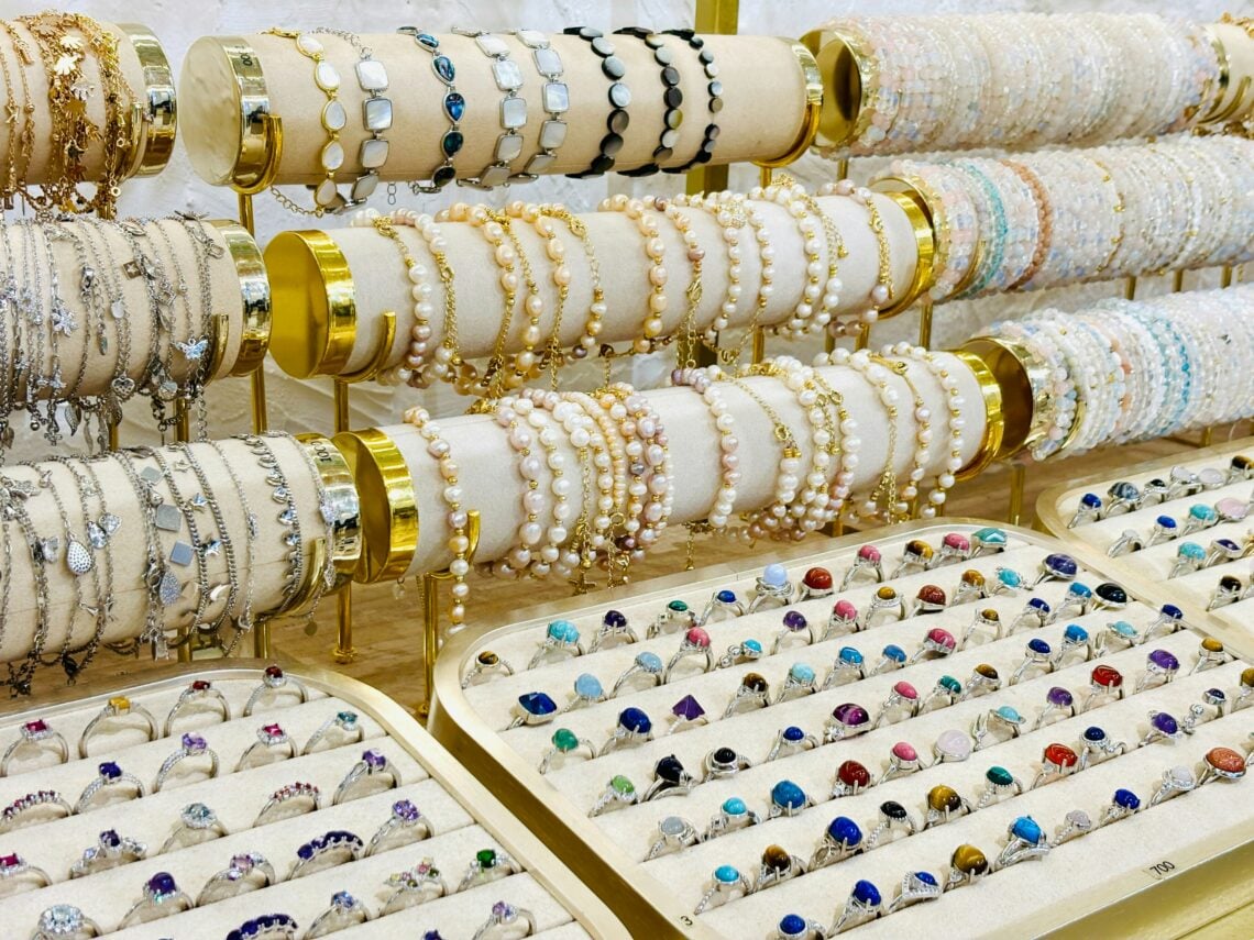 From Materials to Finished Pieces: How to Choose a Wholesale Jewelry Supplier